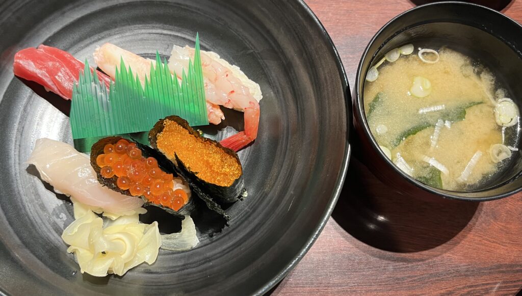 お寿司とお味噌汁🍣も最高でした😋