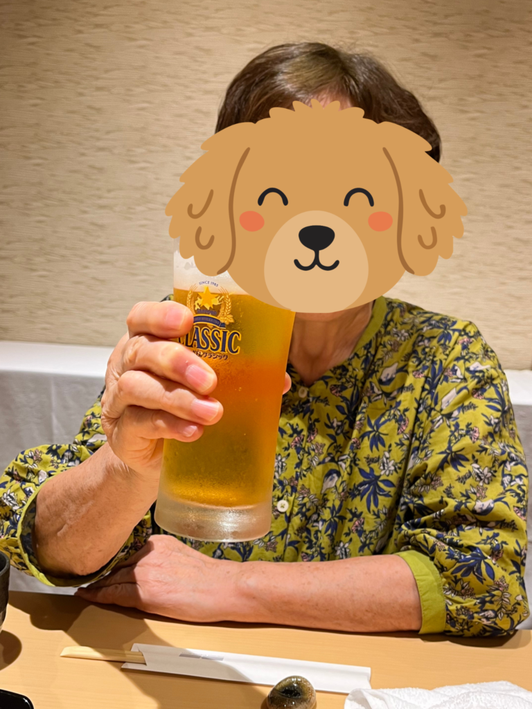 「乾杯〜♪」と、旅を満喫中の母😊